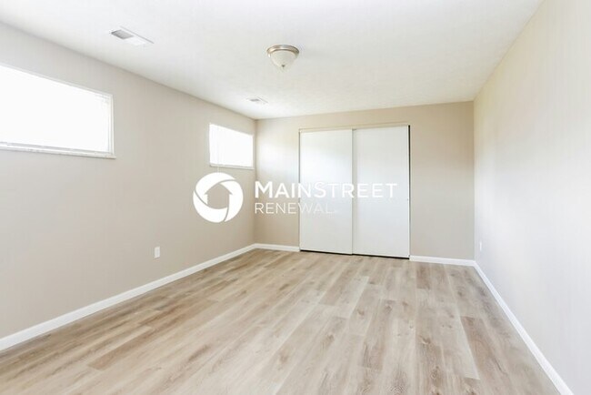 Building Photo - 3 Bedroom Pet-Friendly Home in Columbus, OH with Main Street Renewal