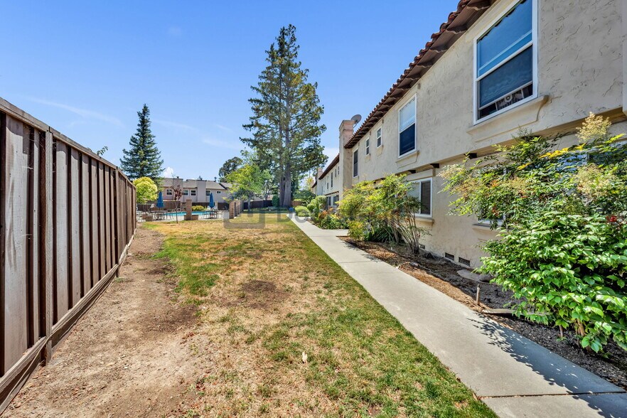 Building Photo - 5104 Westmont Ave
