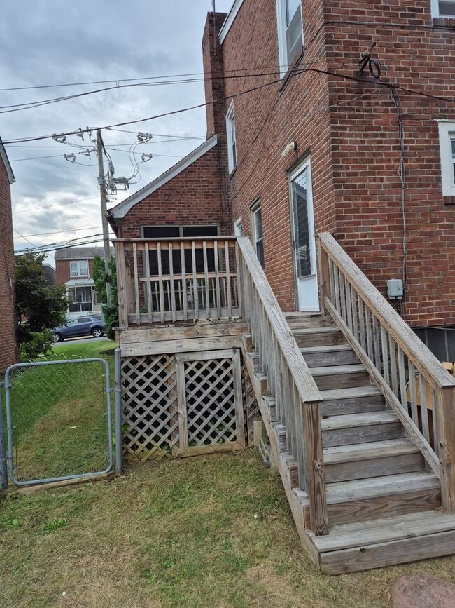 Building Photo - 309 W 38th St