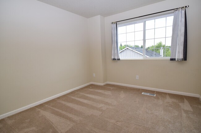 Building Photo - 15154 NW Fig Ln