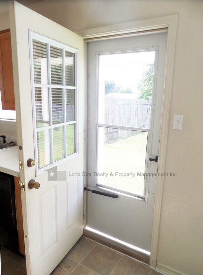 Building Photo - 3-Bedroom Duplex for Rent in Killeen