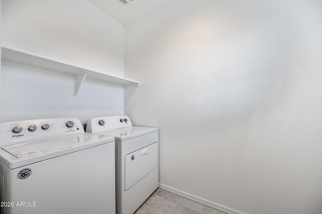 Building Photo - 668 N Sparrow Ct