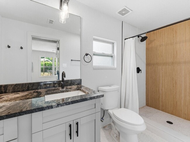 Building Photo - 4085 Neptune Dr SE