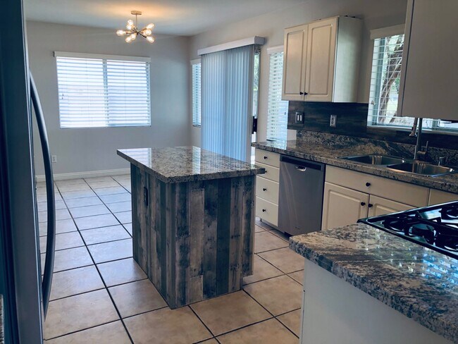 Building Photo - WONDERFUL 2 STORY HOME IN THE HEART OF GREEN VALLEY 3 BED 2.5 BATH BEAUTIFULLY LANDSCAPED!