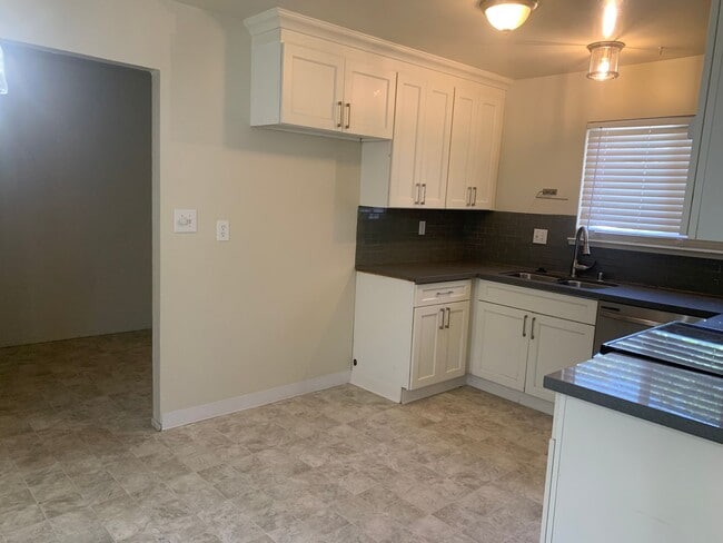Building Photo - 93 Coral Ln