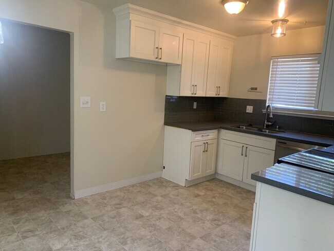 Building Photo - Rent Reduced-Won’t Last Long!!!
