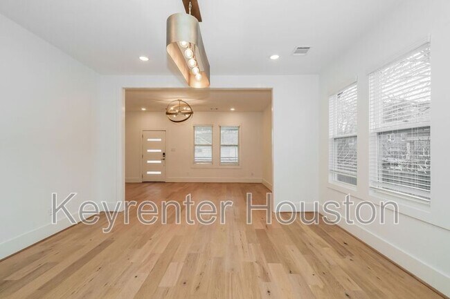 Building Photo - 231 Grace St