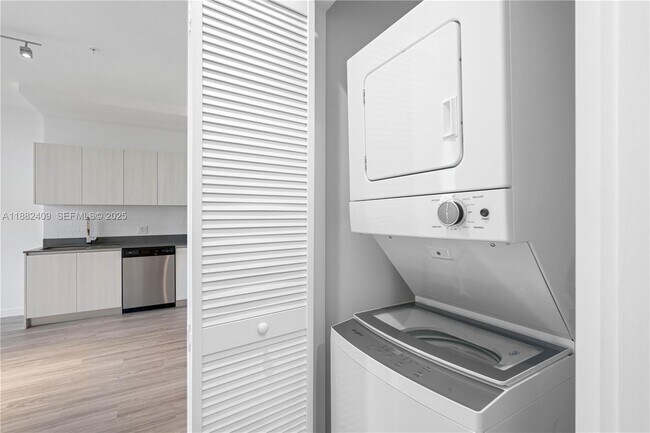 Building Photo - 1809 Jackson St