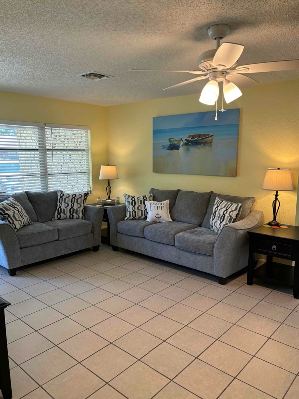 Building Photo - 2022 Royal Palm Dr