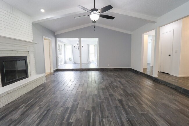 Building Photo - 3 Bed | 2 Bath | South Tulsa