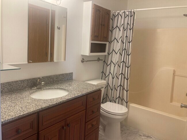 Building Photo - 551 Leah Ln