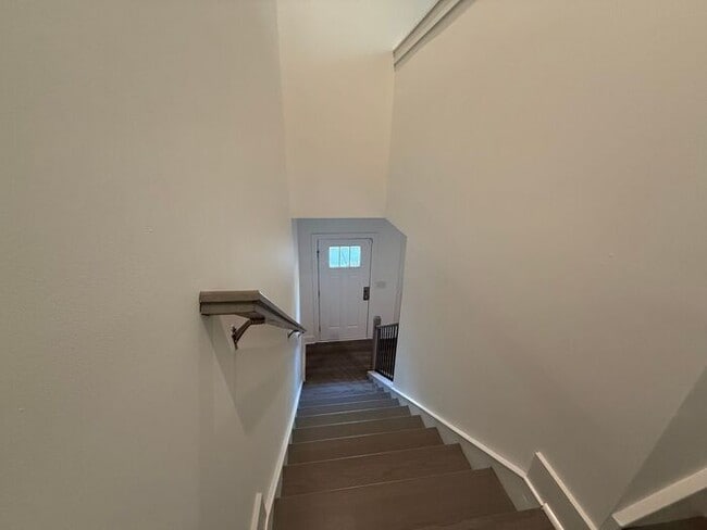 Building Photo - 3BR/3.5BA 3-Story Townhome w/ Quartz + W/D in Decatur