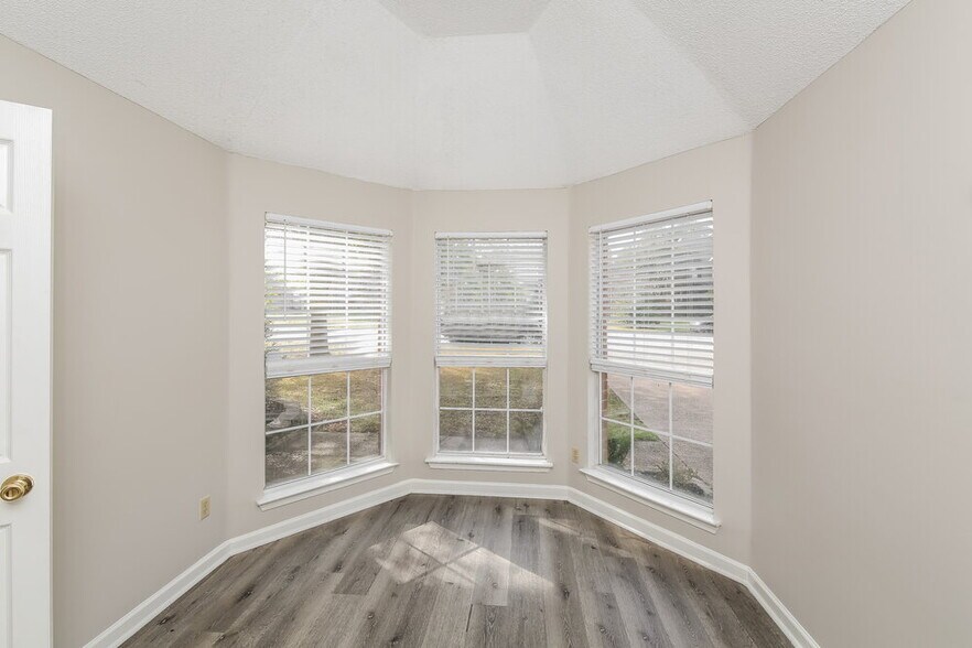 Building Photo - 7234 Fox Creek Dr