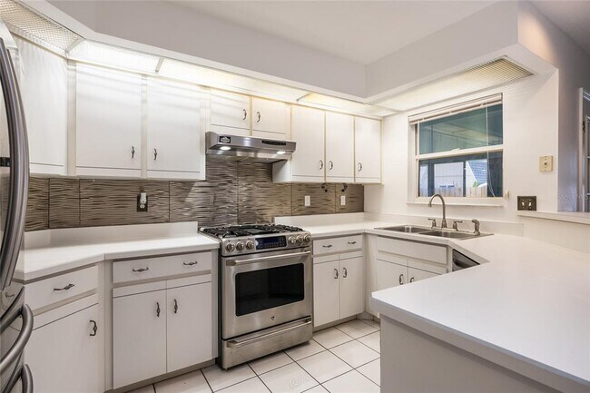 Building Photo - 923 Sand Crest Dr