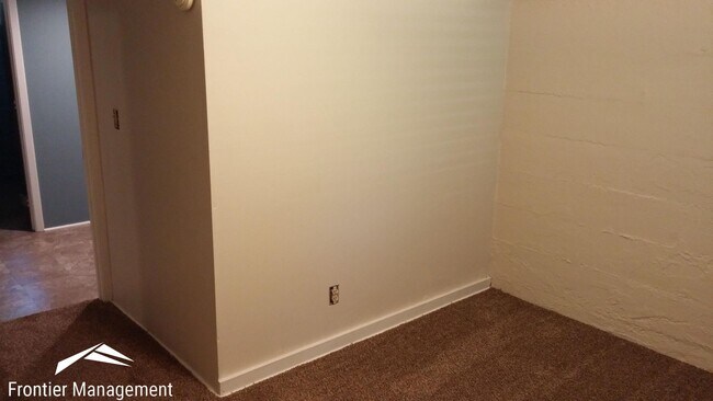 Building Photo - 626 Bertrand St