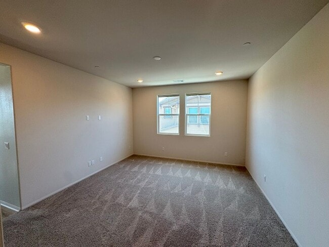 Building Photo - Beautiful House in the heart of Temecula -...