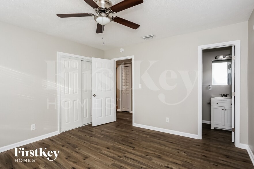 Building Photo - 2853 Oakcove Ln