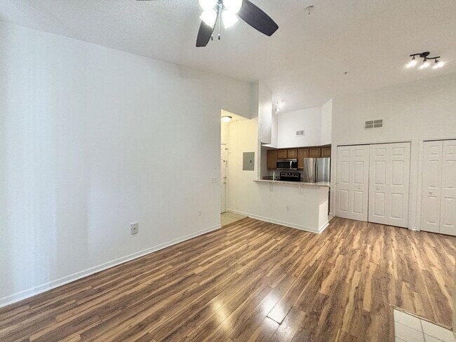 Building Photo - 8300 Elm Park Dr