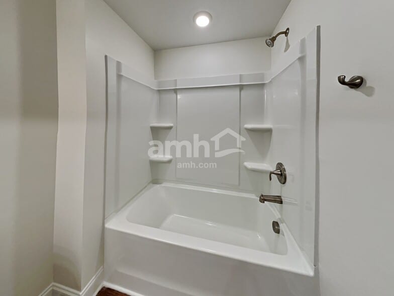 Building Photo - 168 Larragan Dr