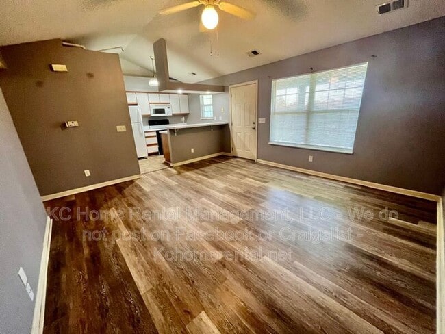 Building Photo - 6836 N Olive St