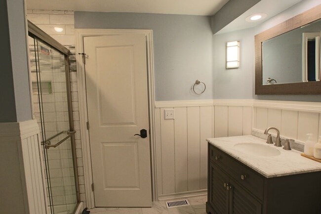 Building Photo - Beautiful 4BR/3BA Home in Steilacoom – Minutes to JBLM