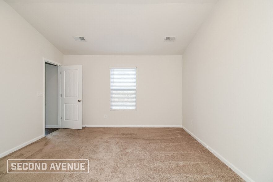 Building Photo - 411 Misty Knl Dr