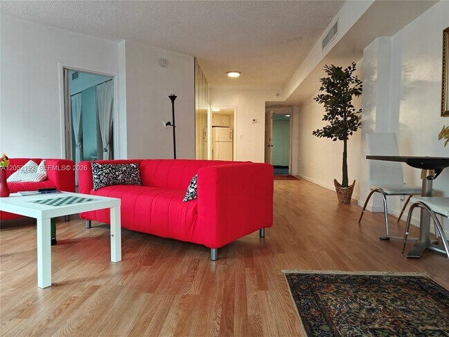 Building Photo - 825 Brickell Bay Dr