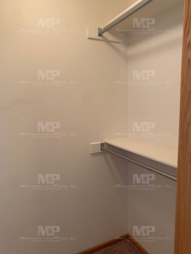 Building Photo - 3945 Landings Dr