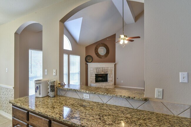 Building Photo - Large Mansfield High Home Centrally Located