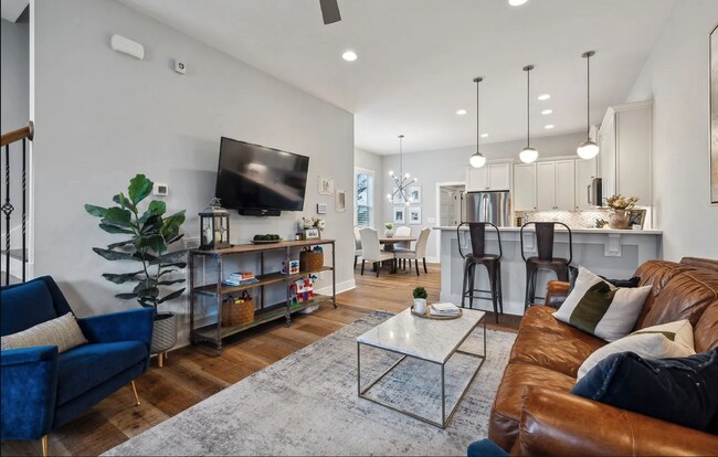 Building Photo - "Experience Nashville Charm: Spacious 3-Bed, 3.5-Bath Retreat on Byrum Avenue!" Fenced Back Yard!
