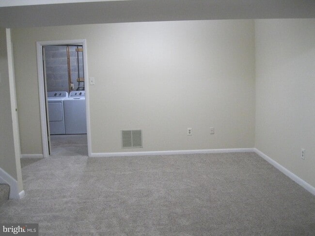 Building Photo - 8171 Fenwick Ct