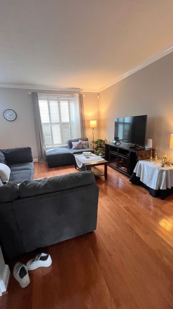 Building Photo - Stylish Townhome for Rent  Near the Heart ...