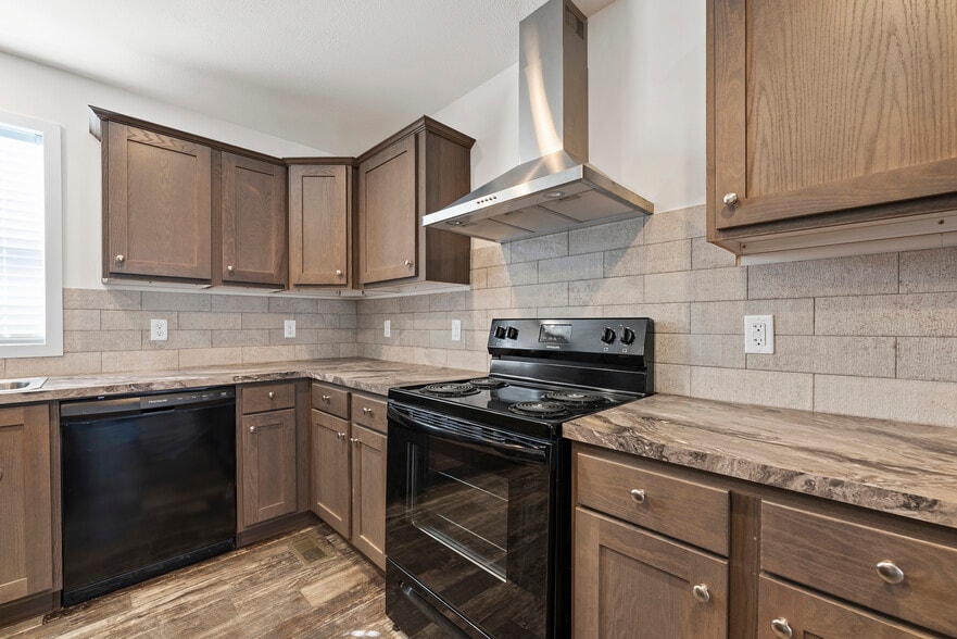 Building Photo - 11431 N Lake Dr