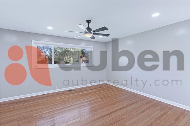 Building Photo - 4430 Lilac Ln