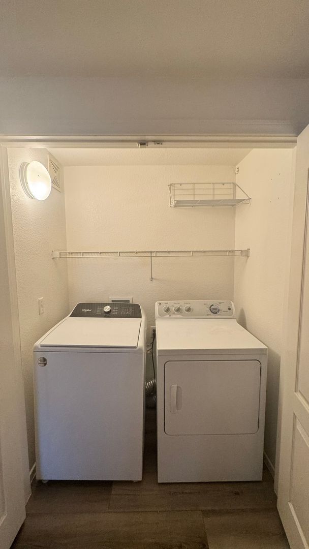 Building Photo - Gated Community 2 bedroom 1 car garage