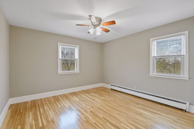 Building Photo - Large Remodeled 2 Bedroom