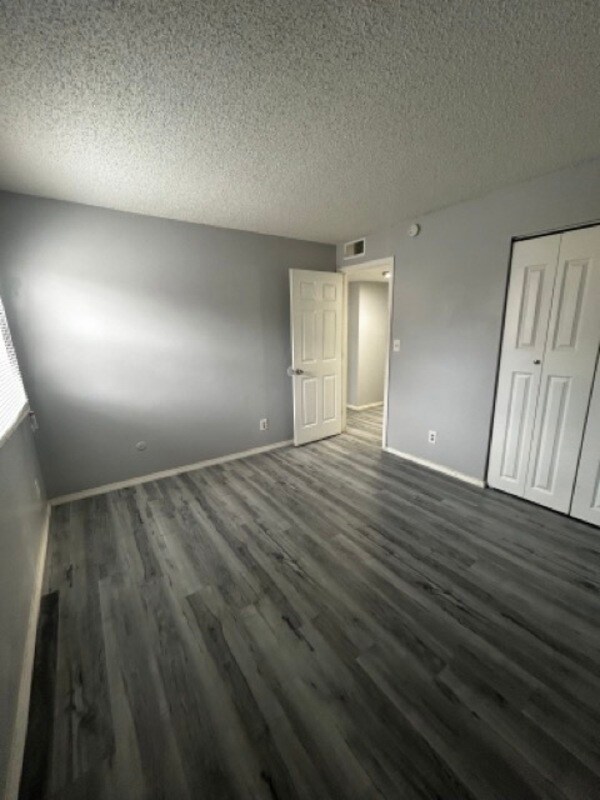 Building Photo - 3309 Wood Ave