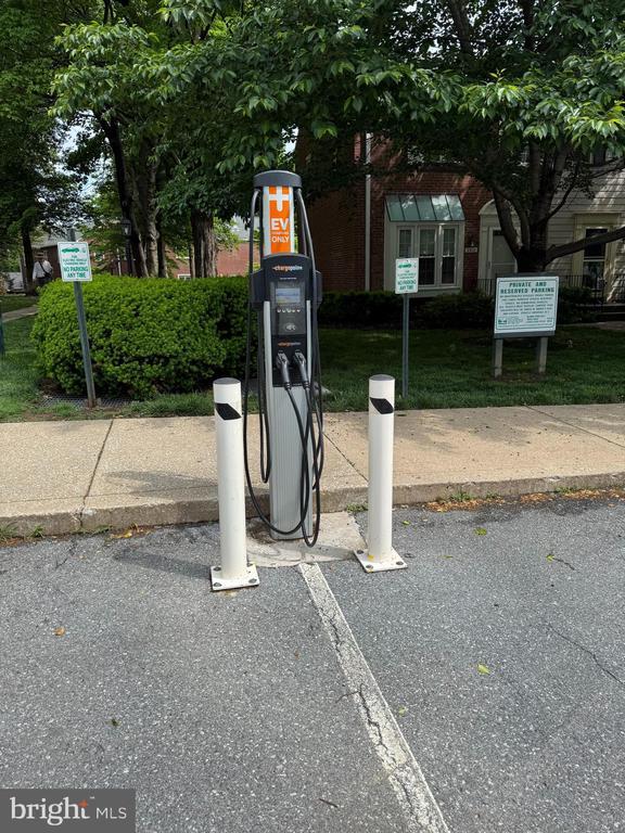 Building Photo - 6638 Hillandale Rd