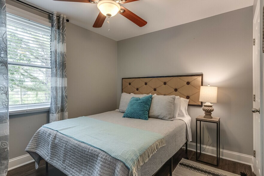 Building Photo - 121 Dennis Rd