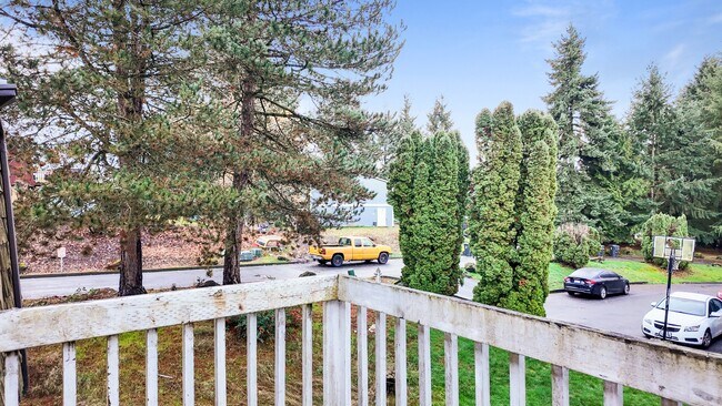 Building Photo - Spacious Apartment in Cozy Tacoma Neighborhood