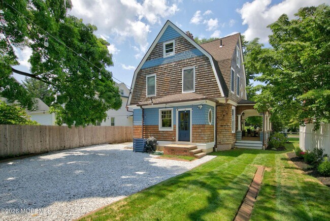 Building Photo - 266 River Rd