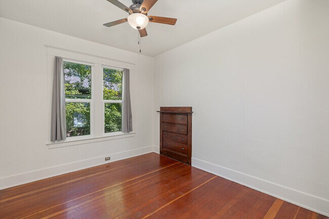 Building Photo - 4406 6th Ave NW