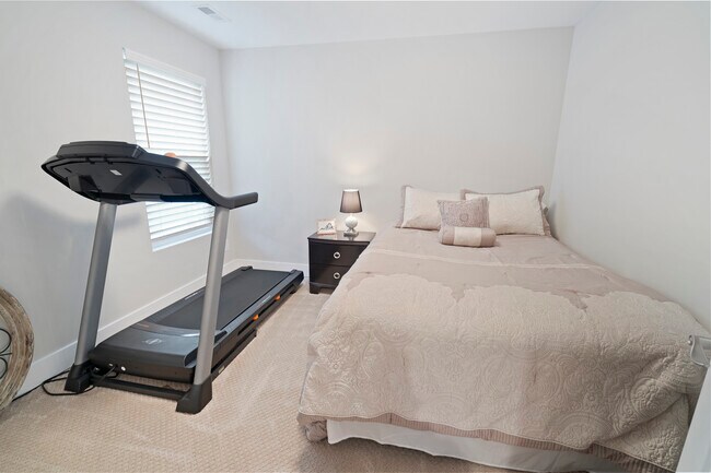 Guest Room 2 - 2509A Solon Dr