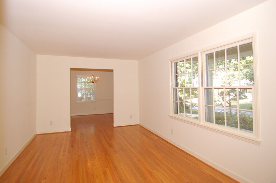Building Photo - 5400 Emerson Dr