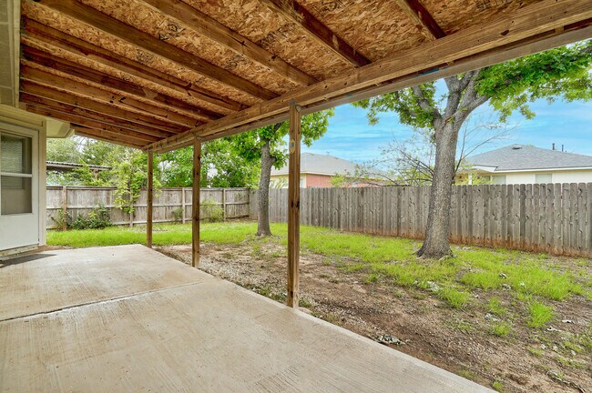 Building Photo - 707 Estancia Way
