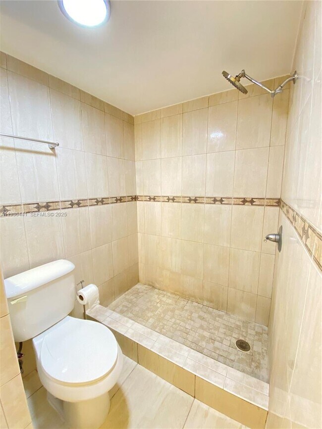 Building Photo - 17051 NE 35th Ave