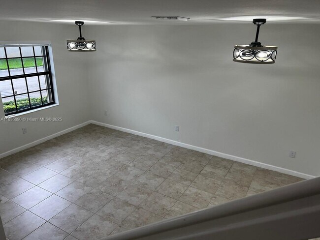 Building Photo - 11512 SW 151 Ave