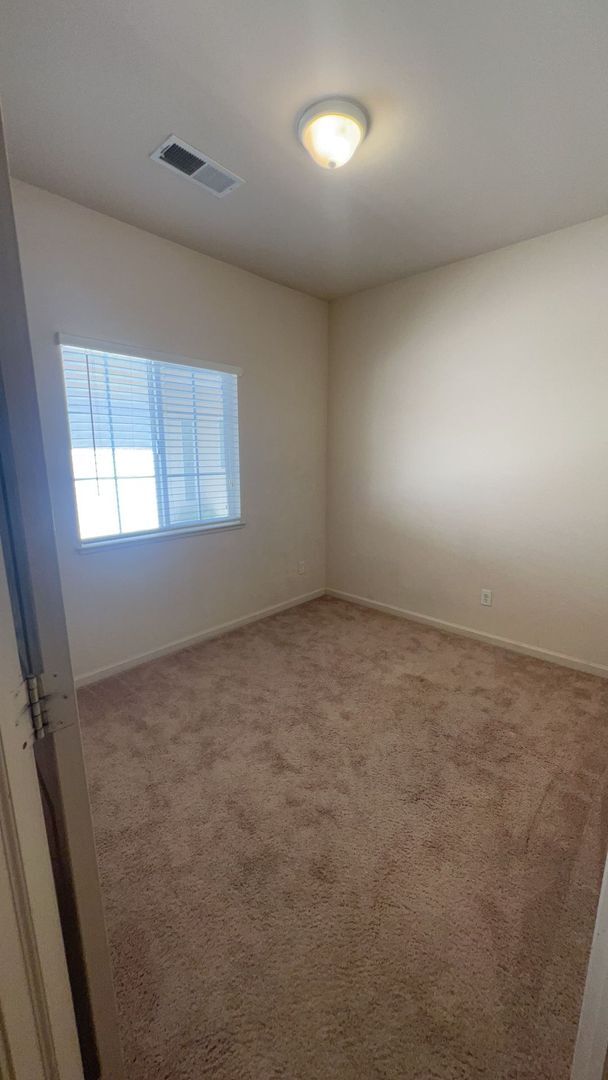 Building Photo - 689 Gateway Cir