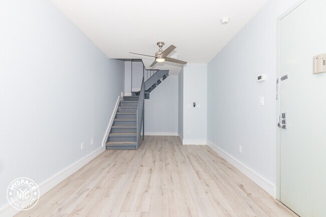 Building Photo - 462 Seneca Ave