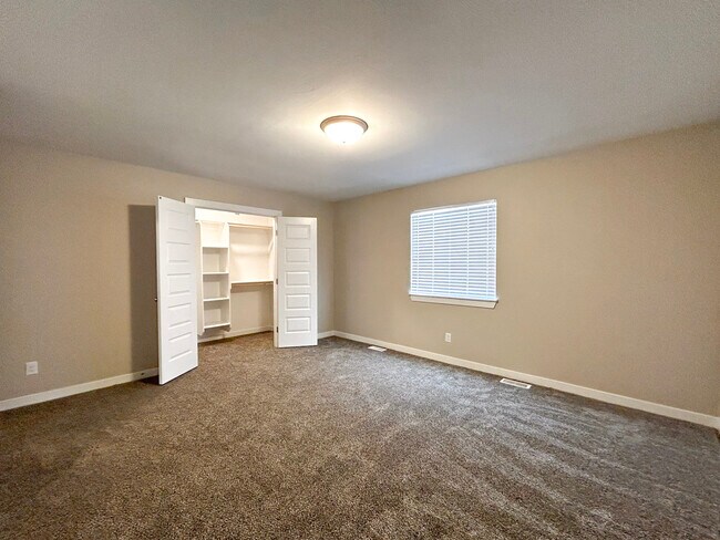 Building Photo - 190 Margette Way